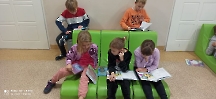 Pasowanie pierwszoklasistów na czytelników biblioteki szkolnej